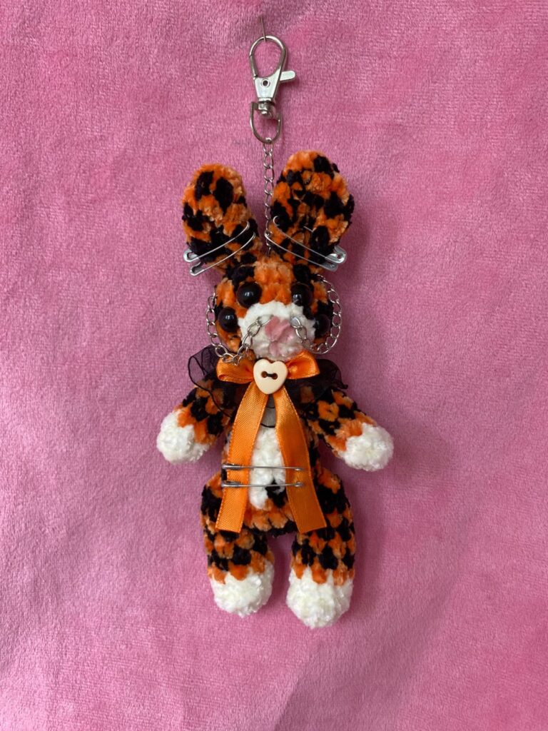 Tica 🐅💜 Llavero Amigurumi Conejo Tigre Hecho a Mano