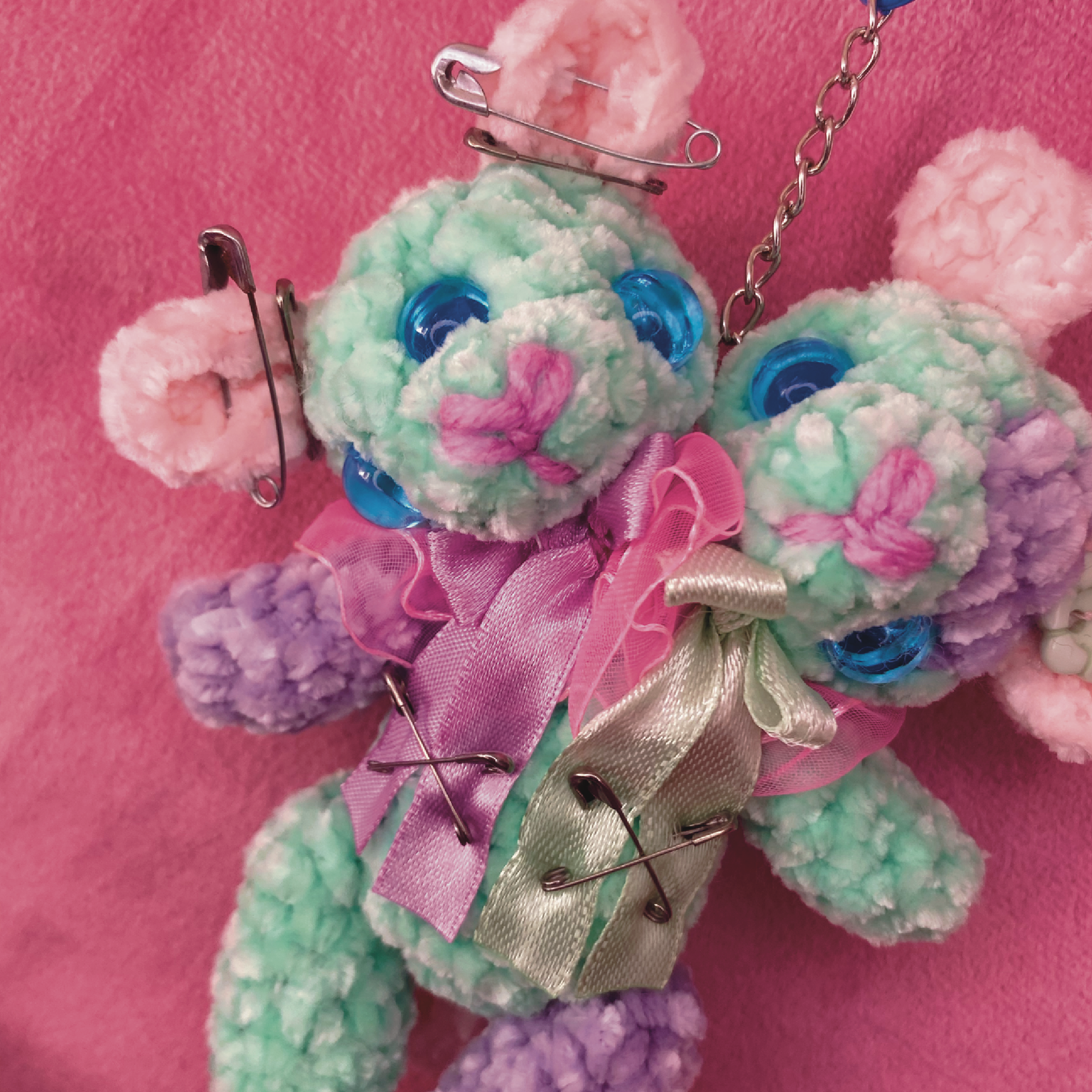 Lyn y Xu 💜 | Llavero Amigurumi Ratitas Alien de Dos Cabezas - Imagen 3