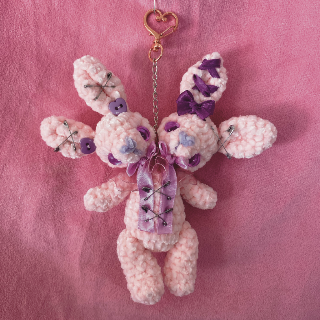 Peri y Winkle 💜 | Llavero Amigurumi Conejitos de Dos Cabezas