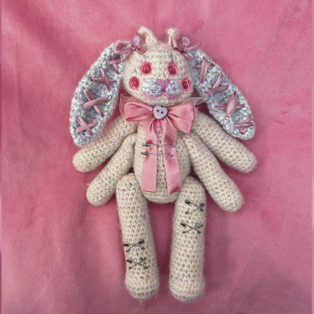Cherri 💜 | Amigurumi Conejito Alien de Cuatro Ojos Hecho a Mano