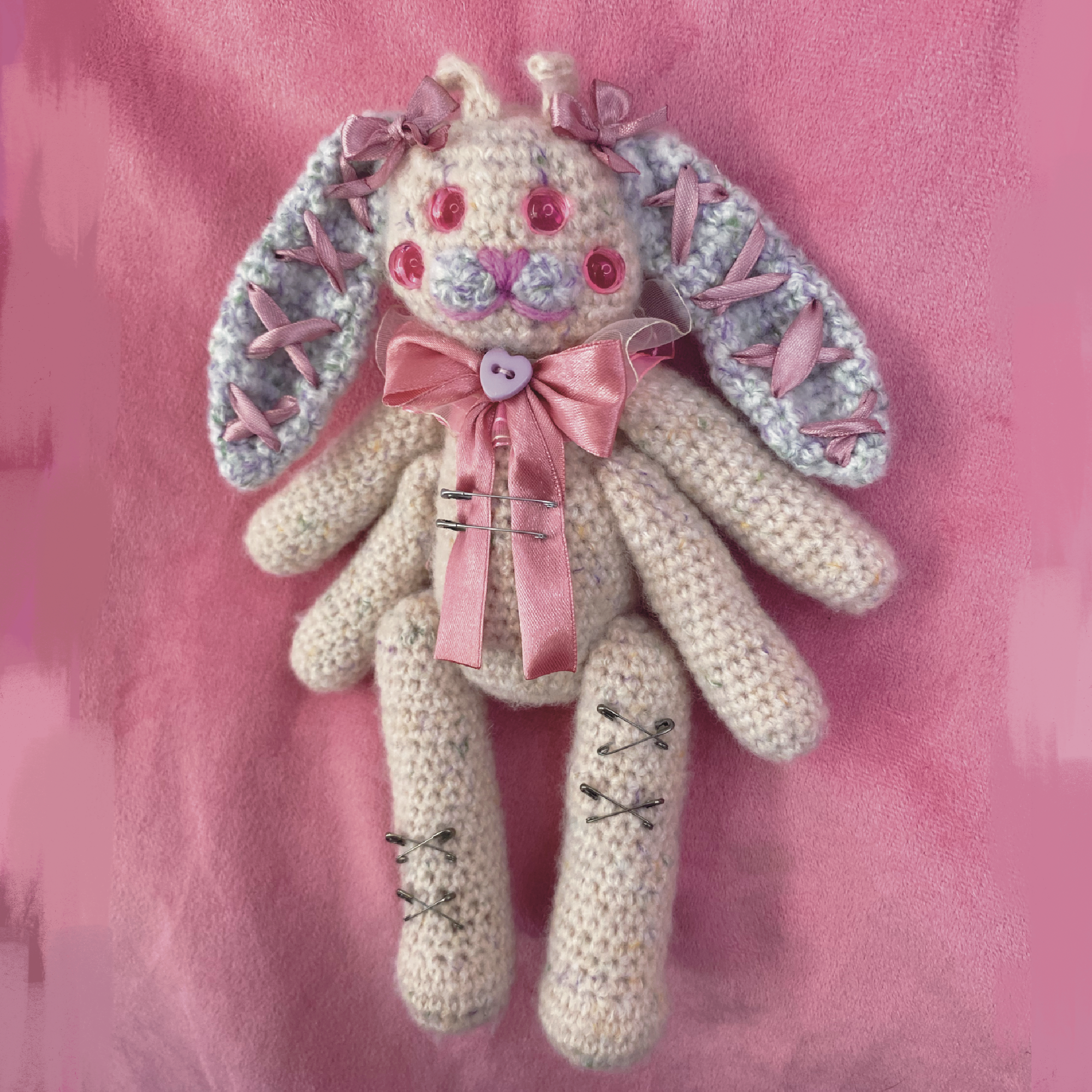 Cherri 💜 | Amigurumi Conejito Alien de Cuatro Ojos Hecho a Mano - Imagen 3
