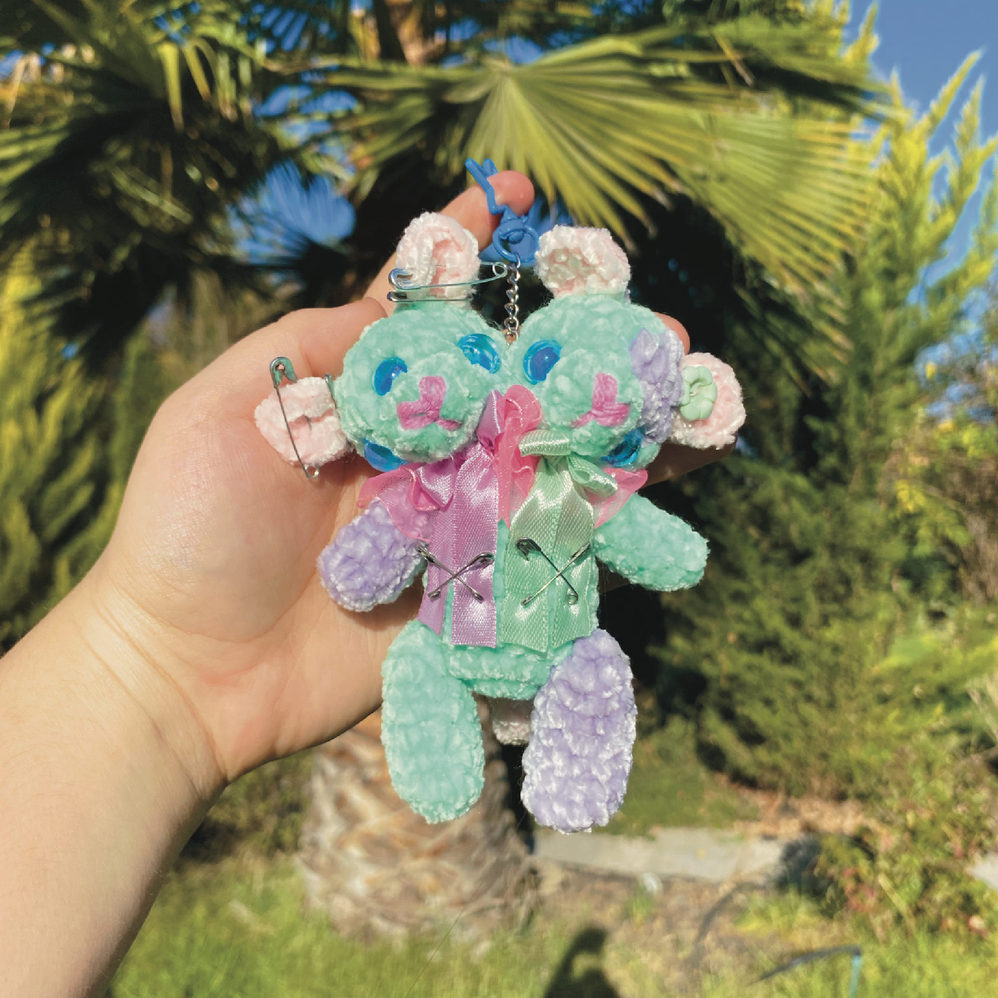 Lyn y Xu 💜 | Llavero Amigurumi Ratitas Alien de Dos Cabezas - Imagen 4