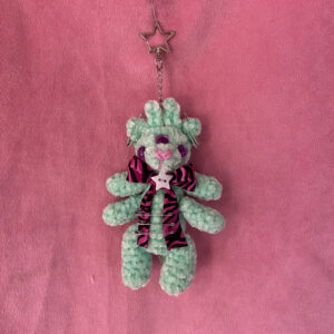 Xazy 💜 | Llavero Amigurumi Gatito Alien de Tres Ojos
