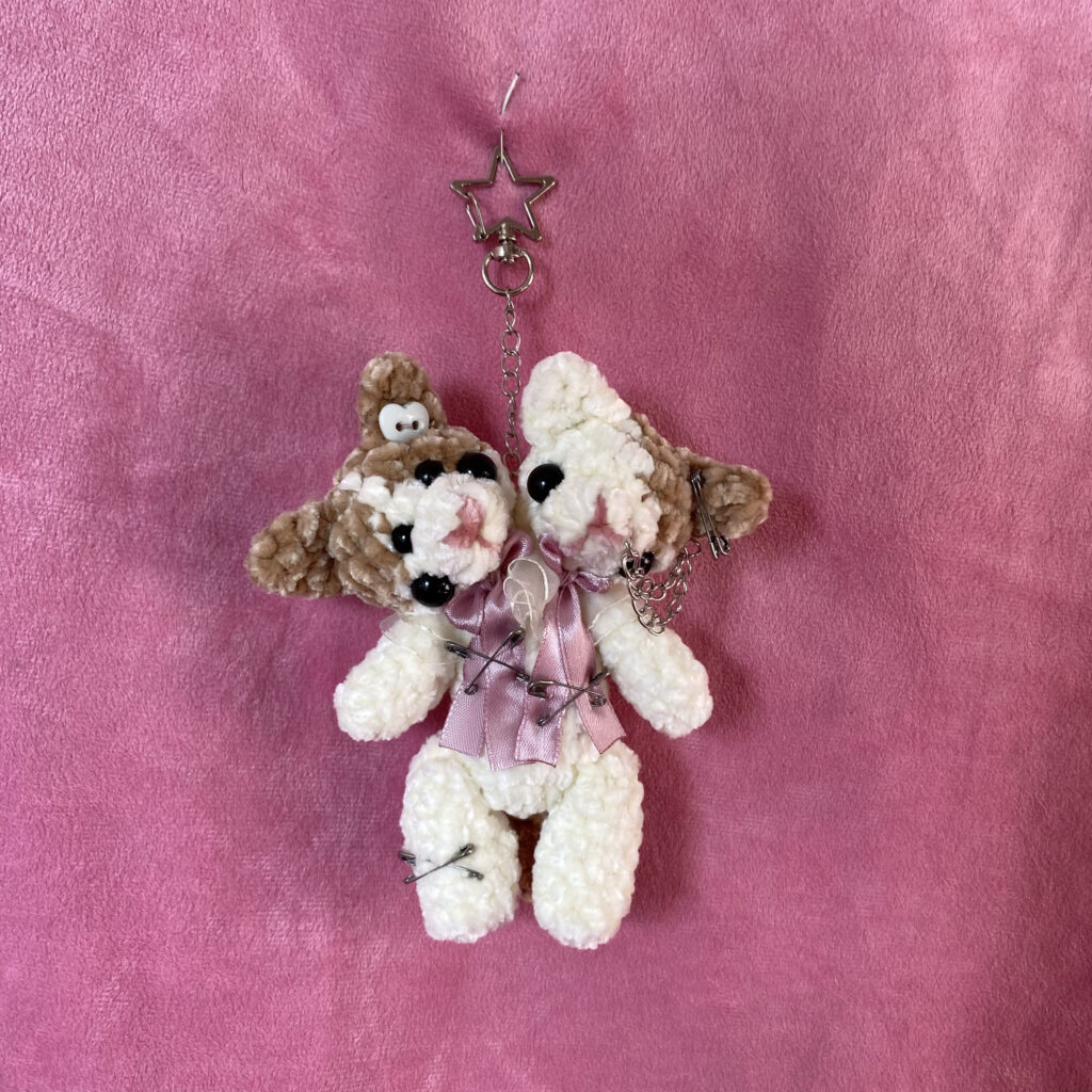 Maki y Lili 💜 | Colgante Amigurumi Gatitos de Dos Cabezas