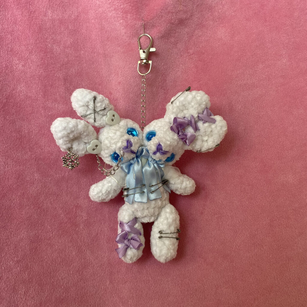 Abbys 💜 | Llavero Amigurumi Conejitos de Dos Cabezas
