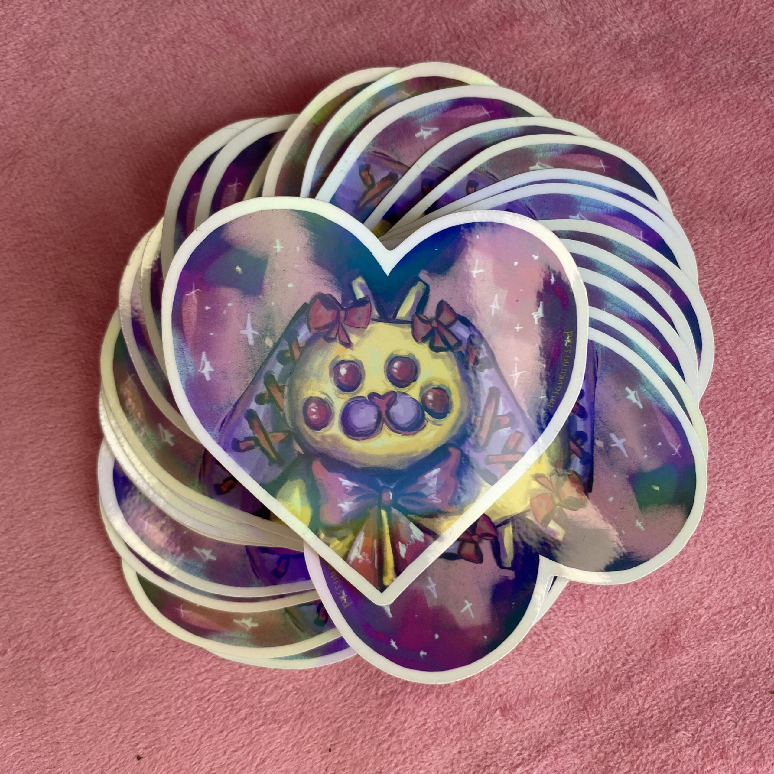 Cherri 💜 | Sticker Holográfico Corazón Conejito Alien - Imagen 2