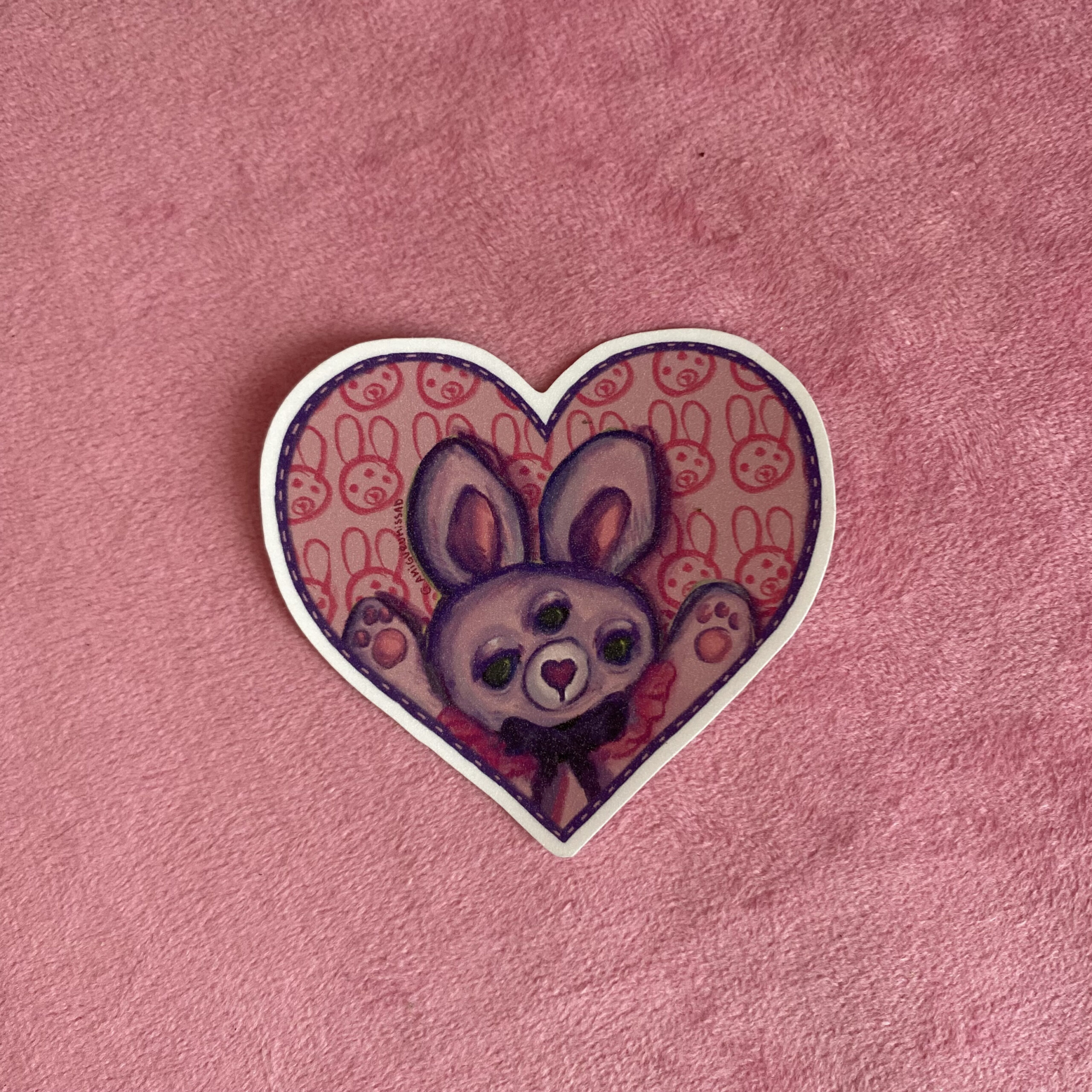 Nini 💜 | Sticker Glitter Conejita de Tres Ojos