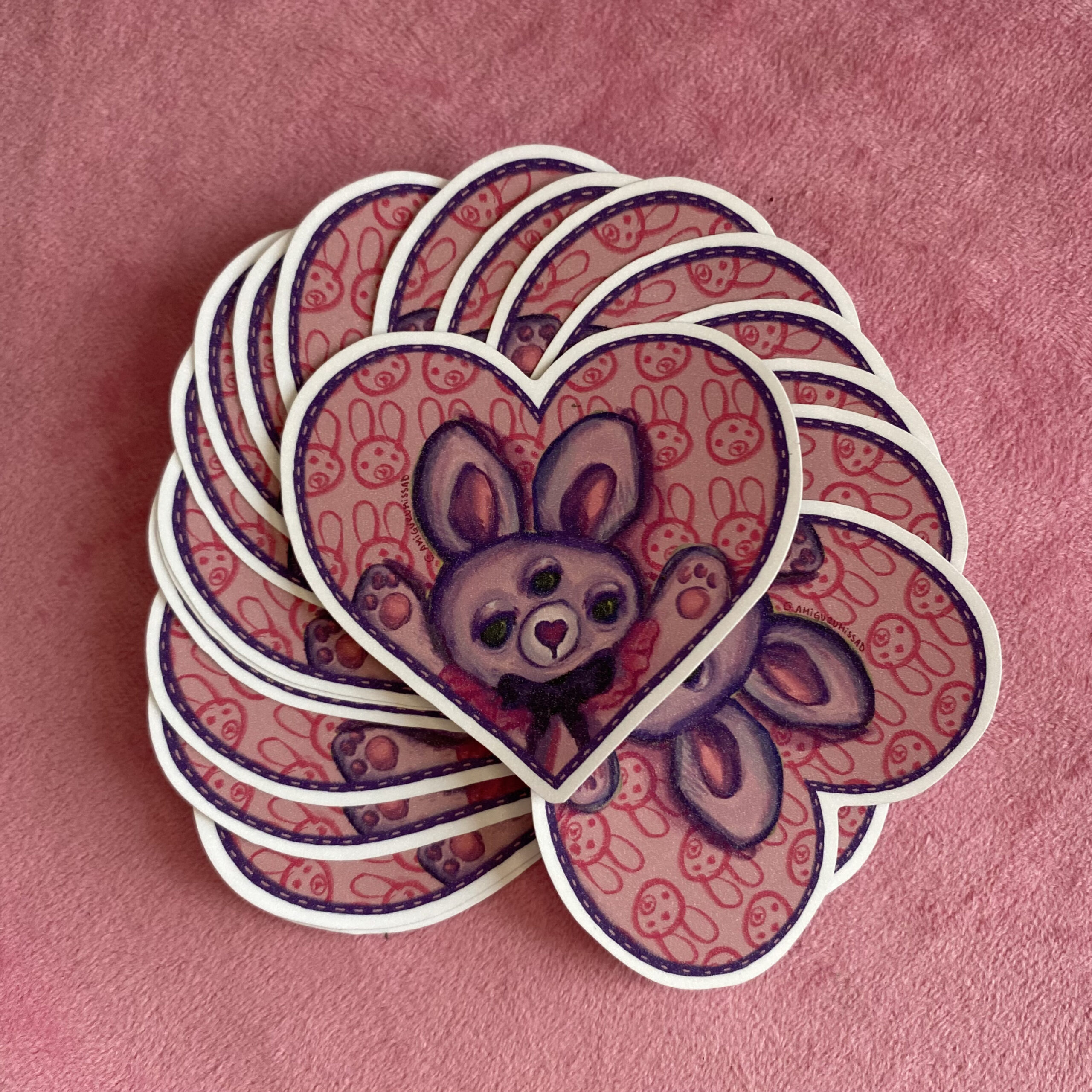 Nini 💜 | Sticker Glitter Conejita de Tres Ojos - Imagen 2