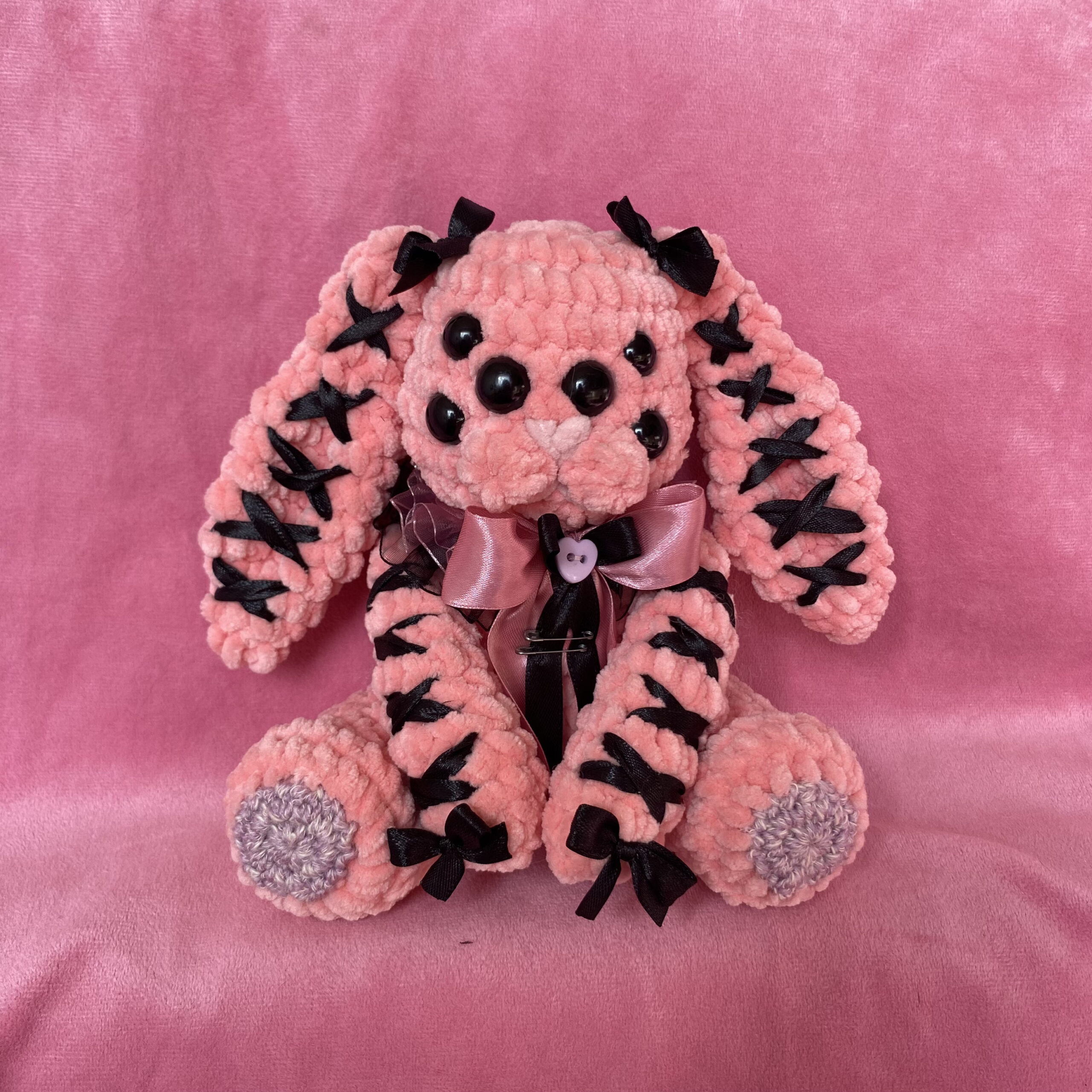 Angel Pink 💜 | Amigurumi Conejito de Seis Ojos Hecho a Mano