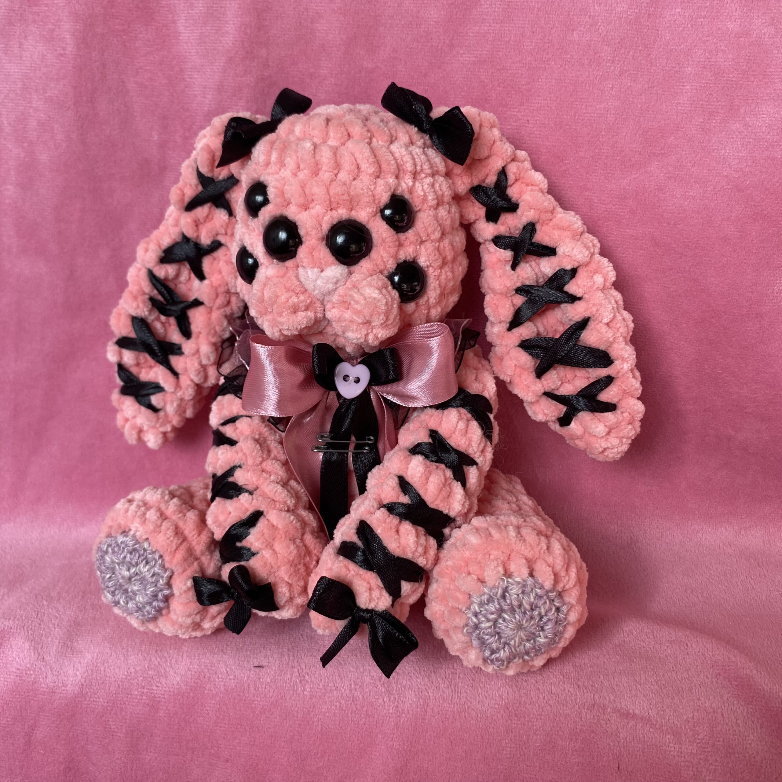 Angel Pink 💜 | Amigurumi Conejito de Seis Ojos Hecho a Mano - Imagen 2