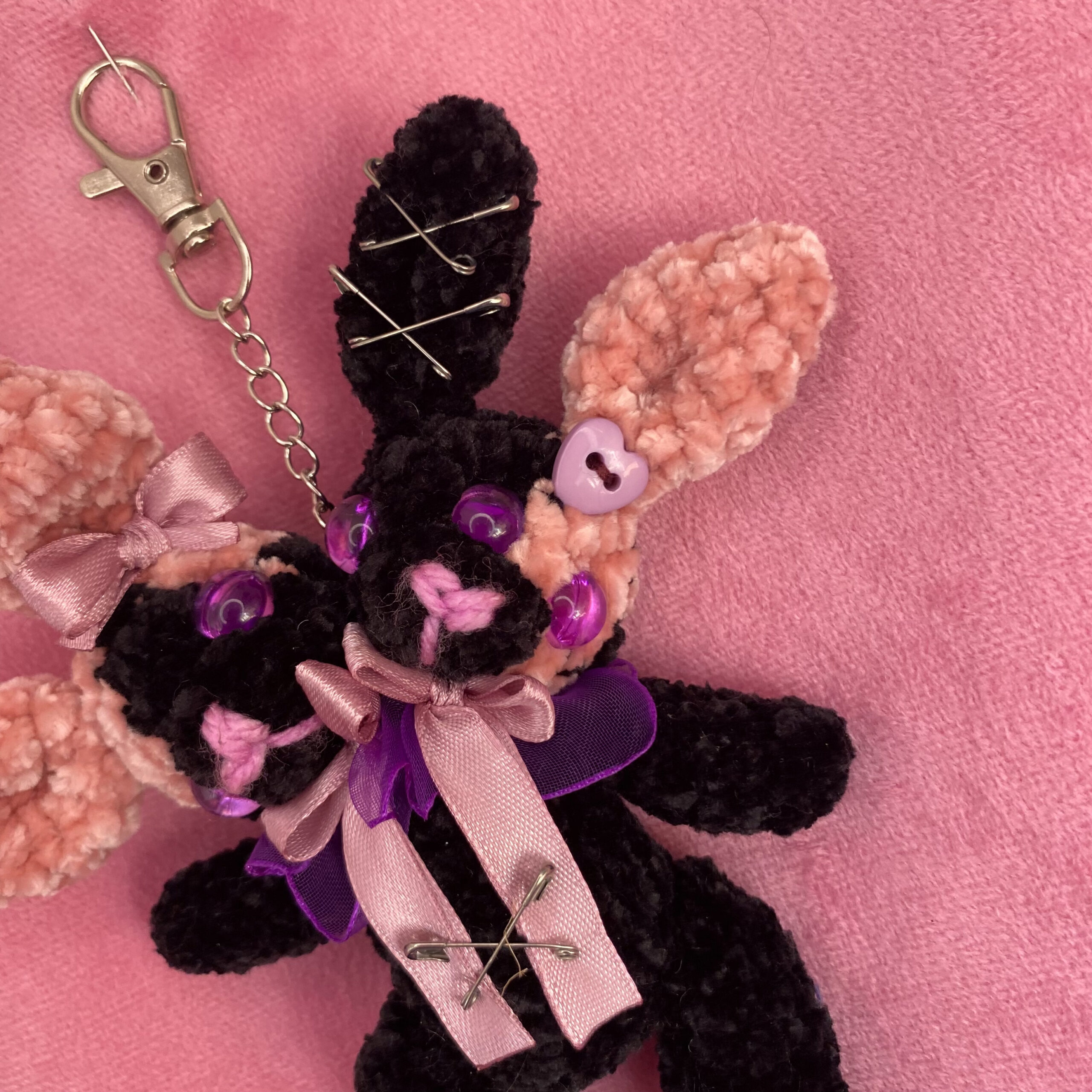 Sumi 💜 | Llavero Amigurumi Conejitos de Dos Cabezas - Imagen 2
