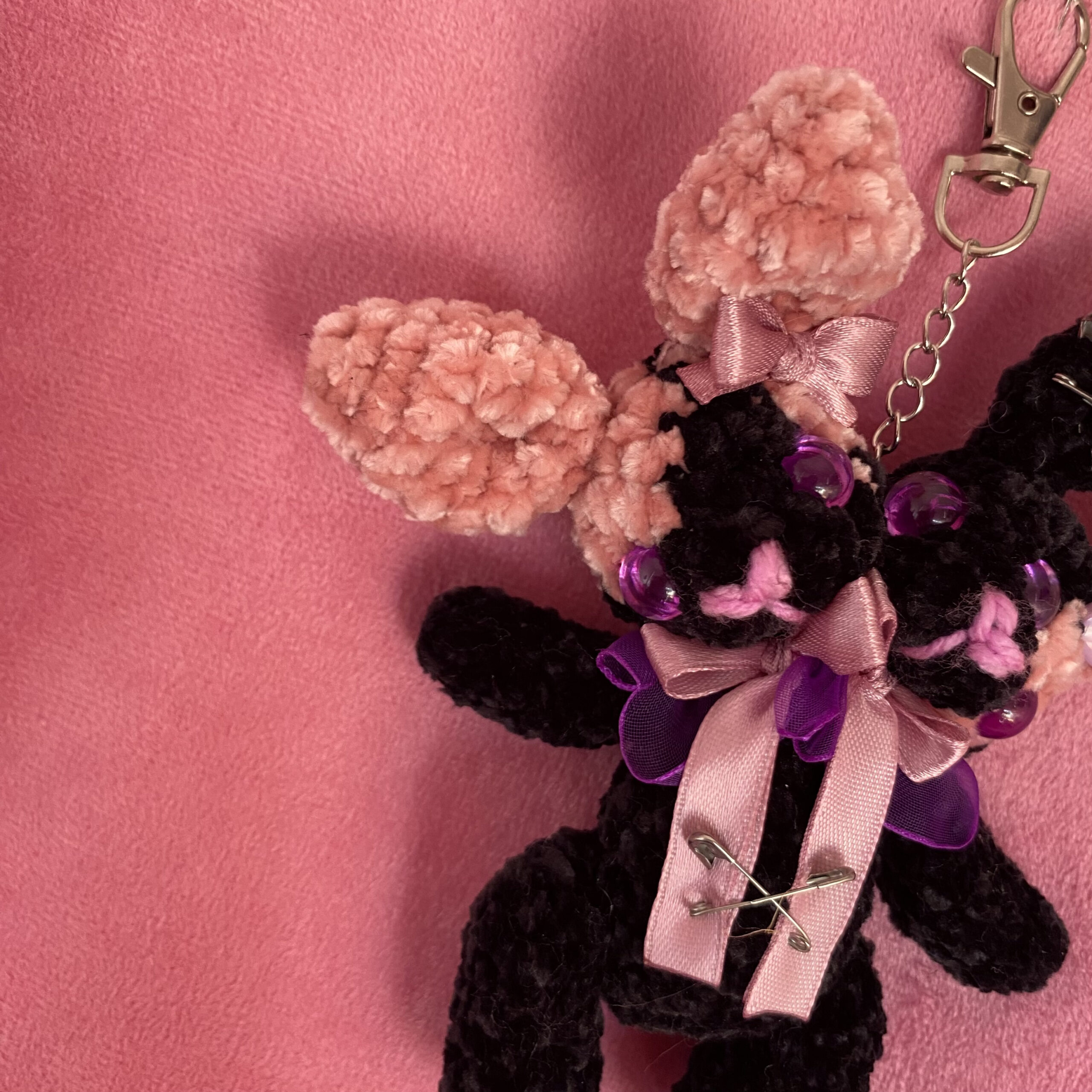 Sumi 💜 | Llavero Amigurumi Conejitos de Dos Cabezas - Imagen 3