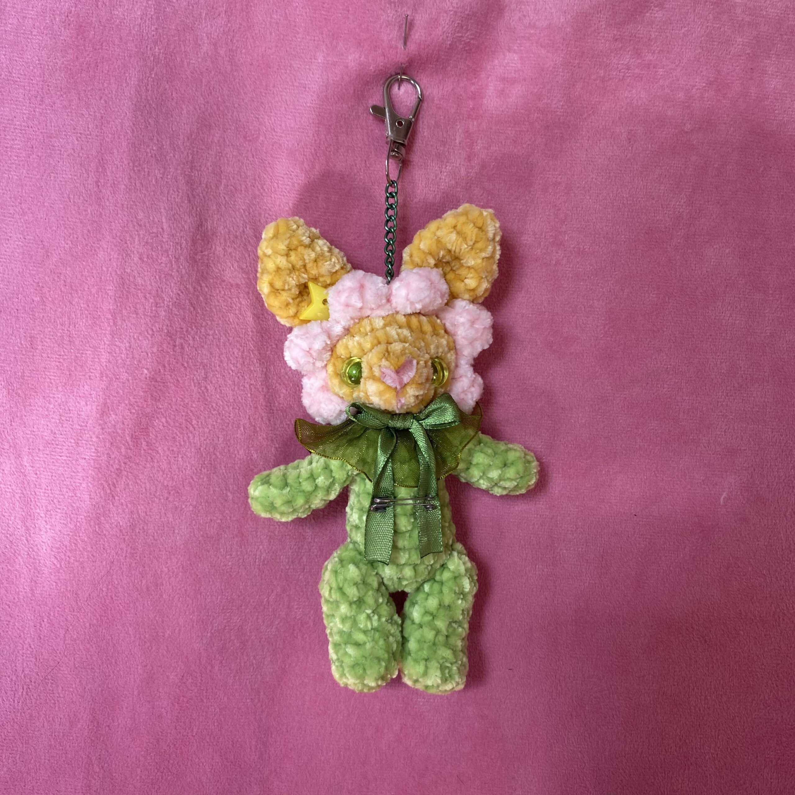 Camomil 💜 | Llavero Amigurumi Conejito Flor Hecho a Mano