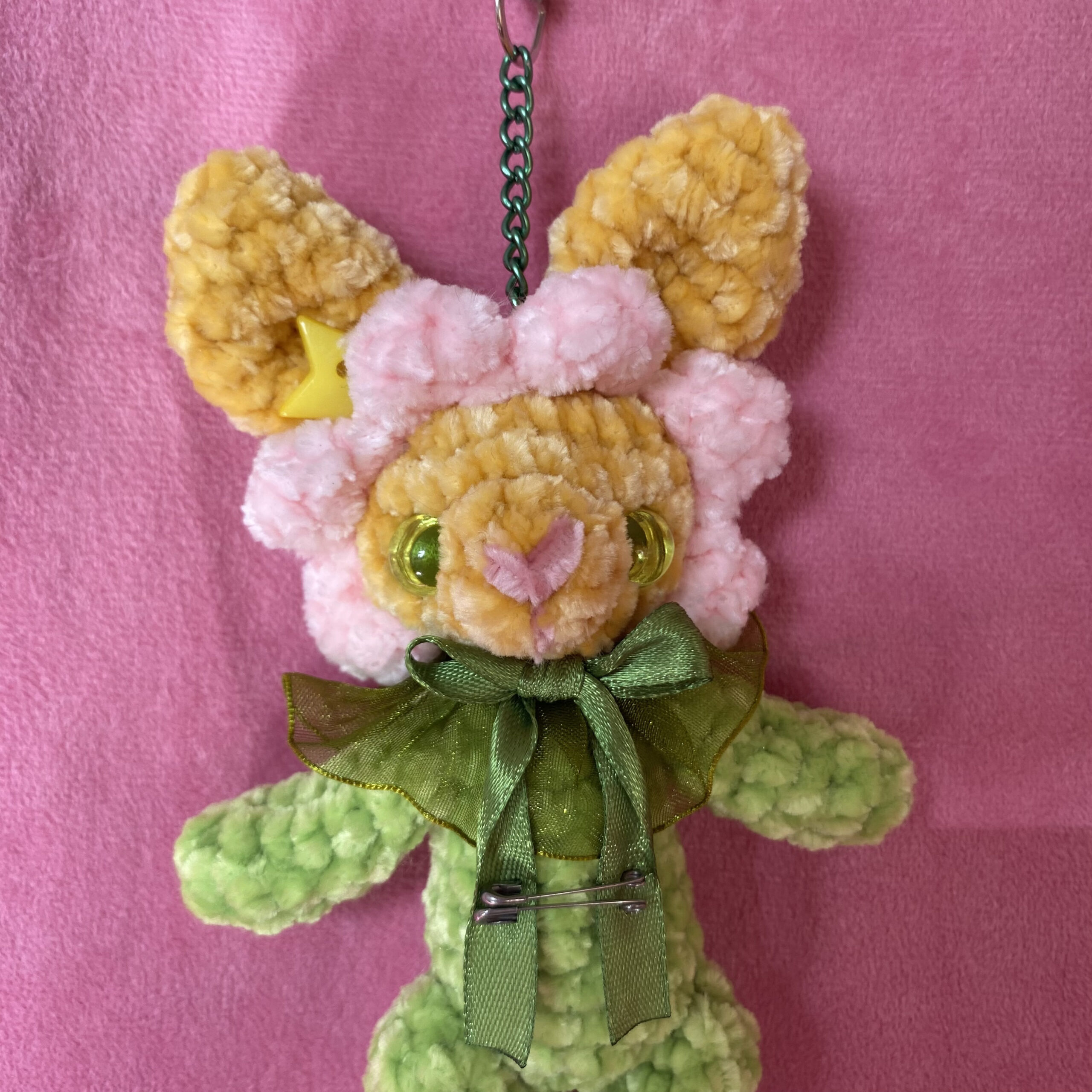 Camomil 💜 | Llavero Amigurumi Conejito Flor Hecho a Mano - Imagen 2