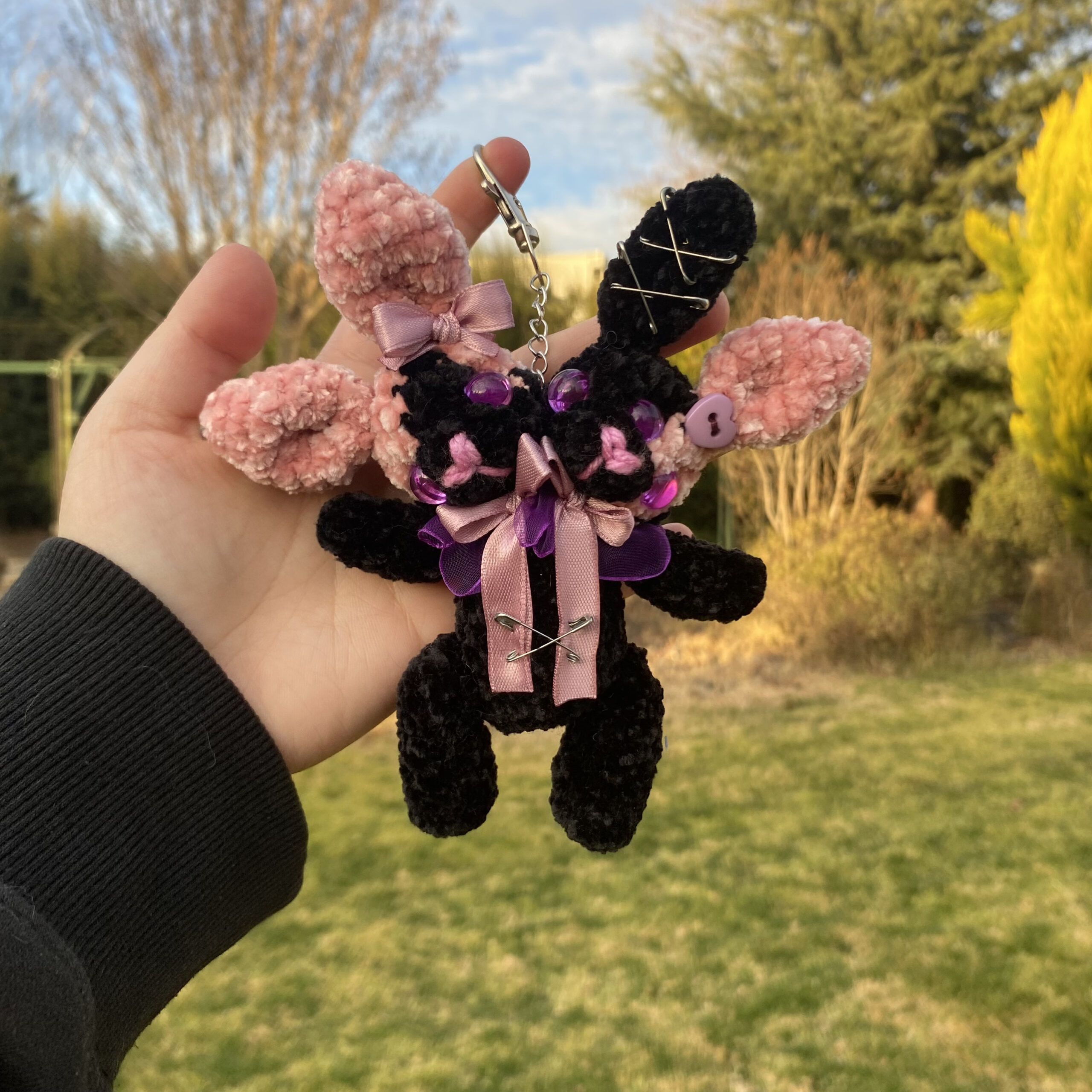 Sumi 💜 | Llavero Amigurumi Conejitos de Dos Cabezas - Imagen 4