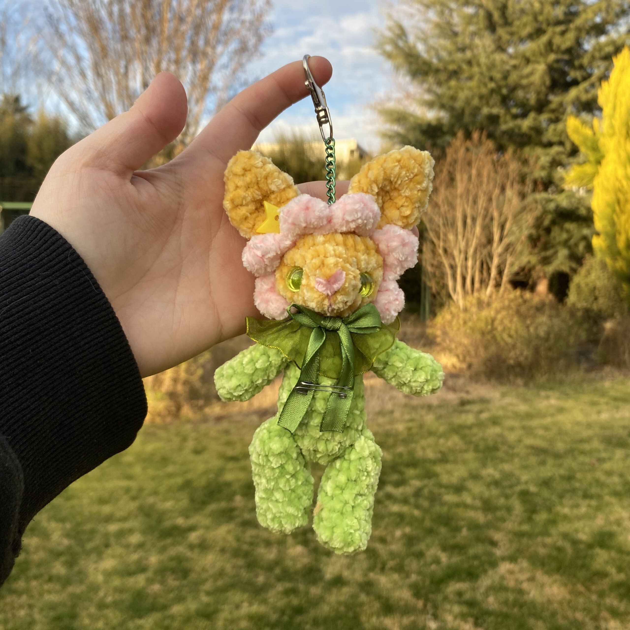 Camomil 💜 | Llavero Amigurumi Conejito Flor Hecho a Mano - Imagen 3