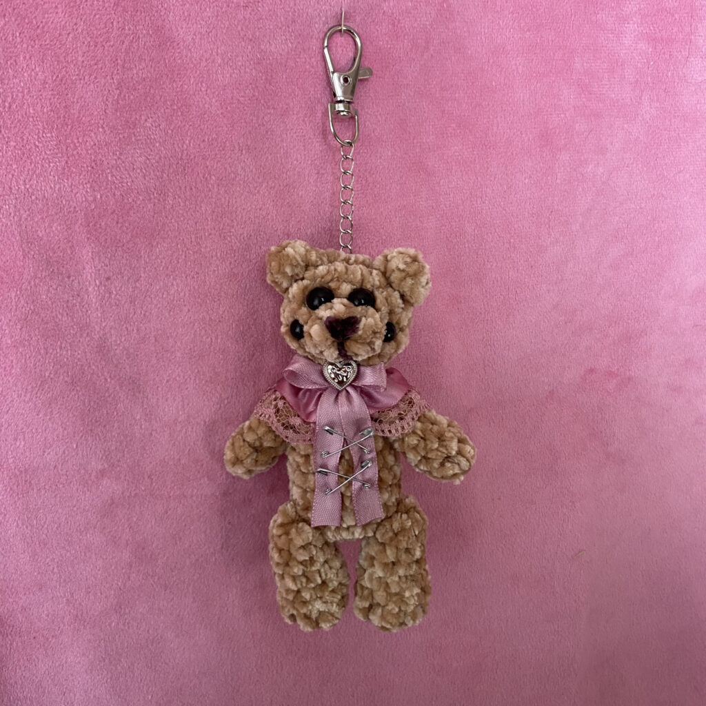 Bear 💗 | Charm Amigurumi Osita de Cuatro Ojos