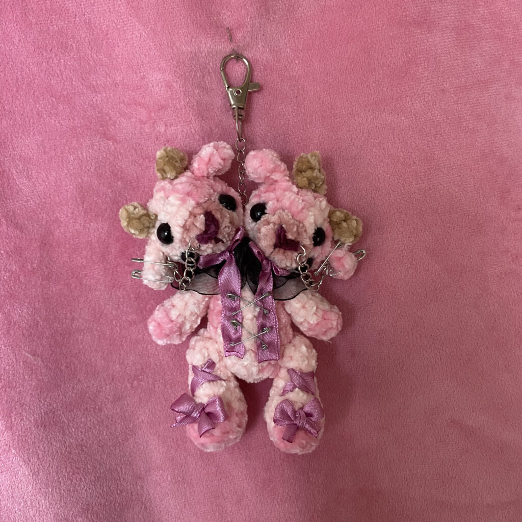 Molly y Mun | Charm Amigurumi Vaquitas Rosadas de Dos Cabezas