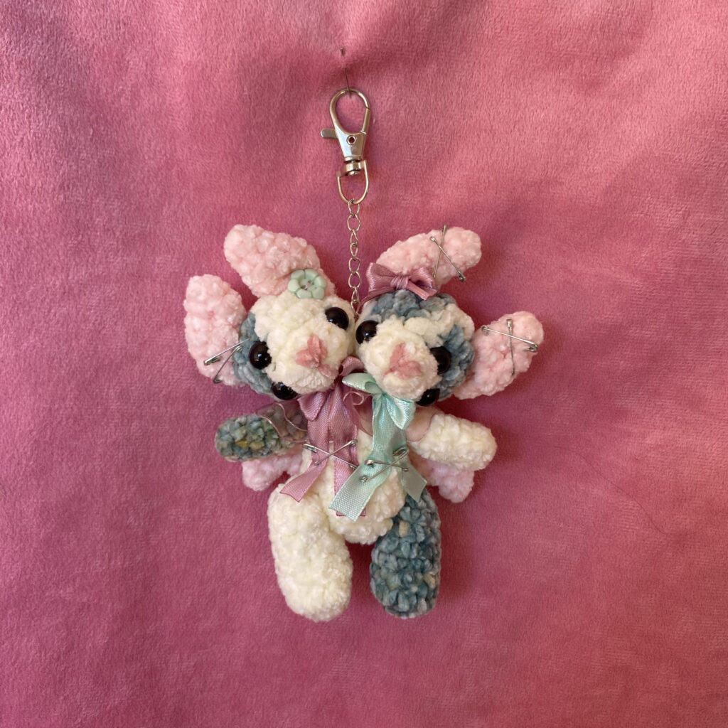 Tinu y Lilu | Colgante Amigurumi de Murciélagos de Dos Cabezas